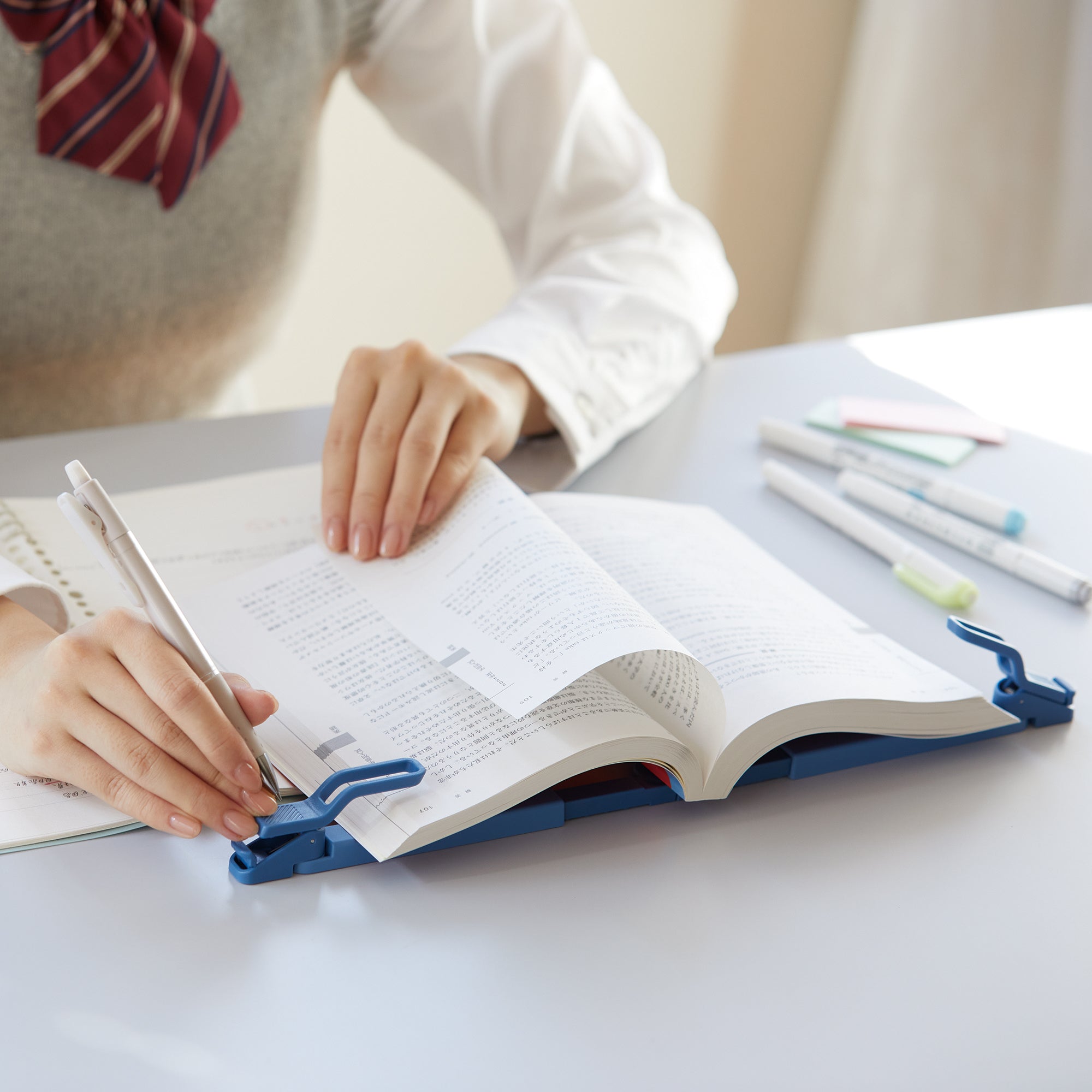 Twip Foldable Book Clip